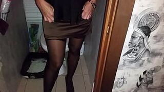 Russian Attractive teacher was doing a lesson and wanted to pee, the student began to look on in the toilet, and then licked and took out gigantic toys (tape 1, Alina Tumanova)