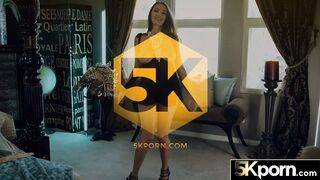 5KPORN Squirting Stunner Apolonia Makes a Mess