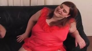 BIG BREASTED WOMAN Amatuer Masturbate Housewife